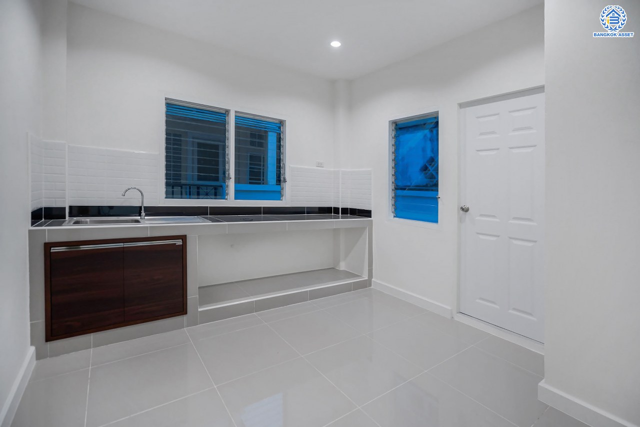 บ้านมือสองตกแต่งใหม่ แบรนด์ LH โครงการ ชัยพฤกษ์ วัดลาดปลาดุก ตอบโจทย์ทุกการอยู่อาศัย เนื้อที่ 60 ตร.ว. พื้นที่ใช้สอยมากถึง 198.96 ตร.ม. ฟังก์ชัน 3 ห้องนอน 3 ห้องน้ำ จอดรถได้ 2 คัน บนทำเลดีที่สุด! ใกล้เซ็นทรัลเวสต์เกต ทางด่วน "กาญจนาภิเษก" และรถไฟฟ้าสายสีม่วง "สถานีคลองบางไผ่"